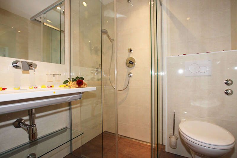 Camera Superior in legno antico con bagno nell'Humlerhof