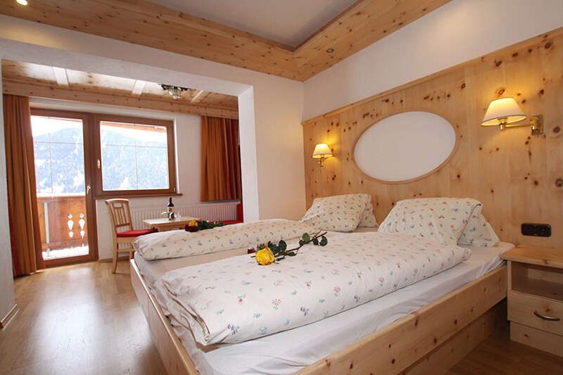 Camere in pino cembro nell'Humlerhof nella Wipptal