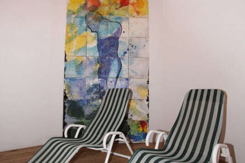 Sedie a sdraio nella zona relax dell'area benessere